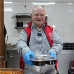 gursu-nun-gulen-yuzu-mesut-yemek-dagitiminda_6569